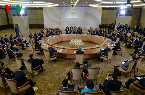  Sau 2 ngày làm việc, Hội nghị cấp cao Nga – ASEAN kỷ niệm 20 năm thiết lập quan hệ đối tác – đối thoại kết thúc tốt đẹp với việc thông qua Tuyên bố chung Nga – ASEAN. (Thời sự sáng 21/5/2016)